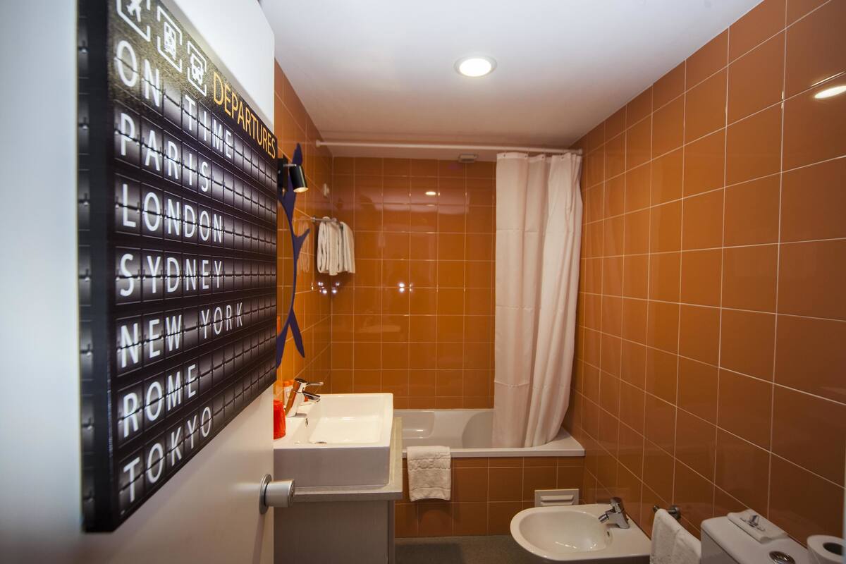 double or twin room | bathroom | free toiletries, hair dryer, bidet, towels