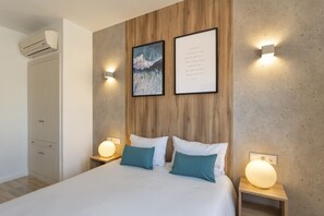 In-room safe, individually decorated, desk, blackout curtains - Hotel Made Inn (Portimão)