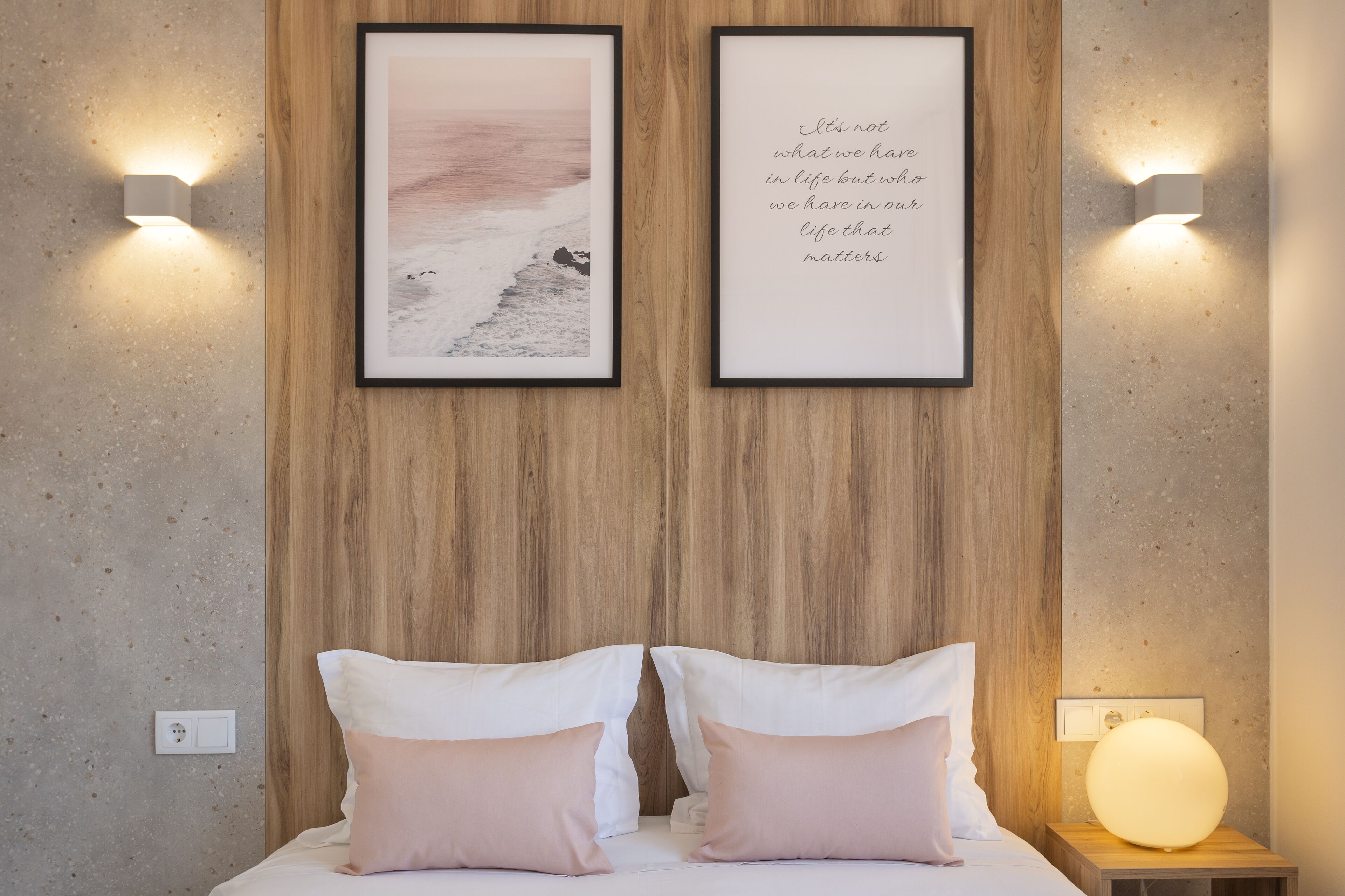 Phòng đôi Tiêu chuẩn | Két bảo mật tại phòng, trang trí khác biệt, bàn, màn/rèm cản sáng 