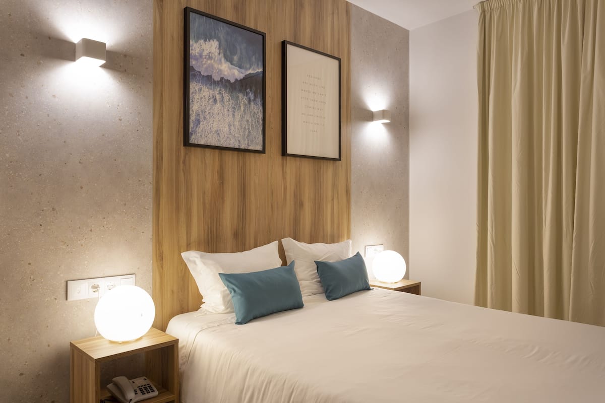 Standard Double Room | In-room safe, desk, blackout drapes, soundproofing