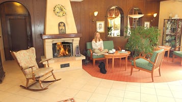 Coin salon dans le hall