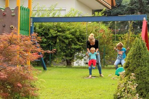 Área de juegos infantiles al aire libre