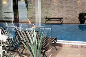 Indoor pool, open 8:00 AM to 8 PM, pool loungers - Flairhotel am Wörthersee (Schiefling am See)