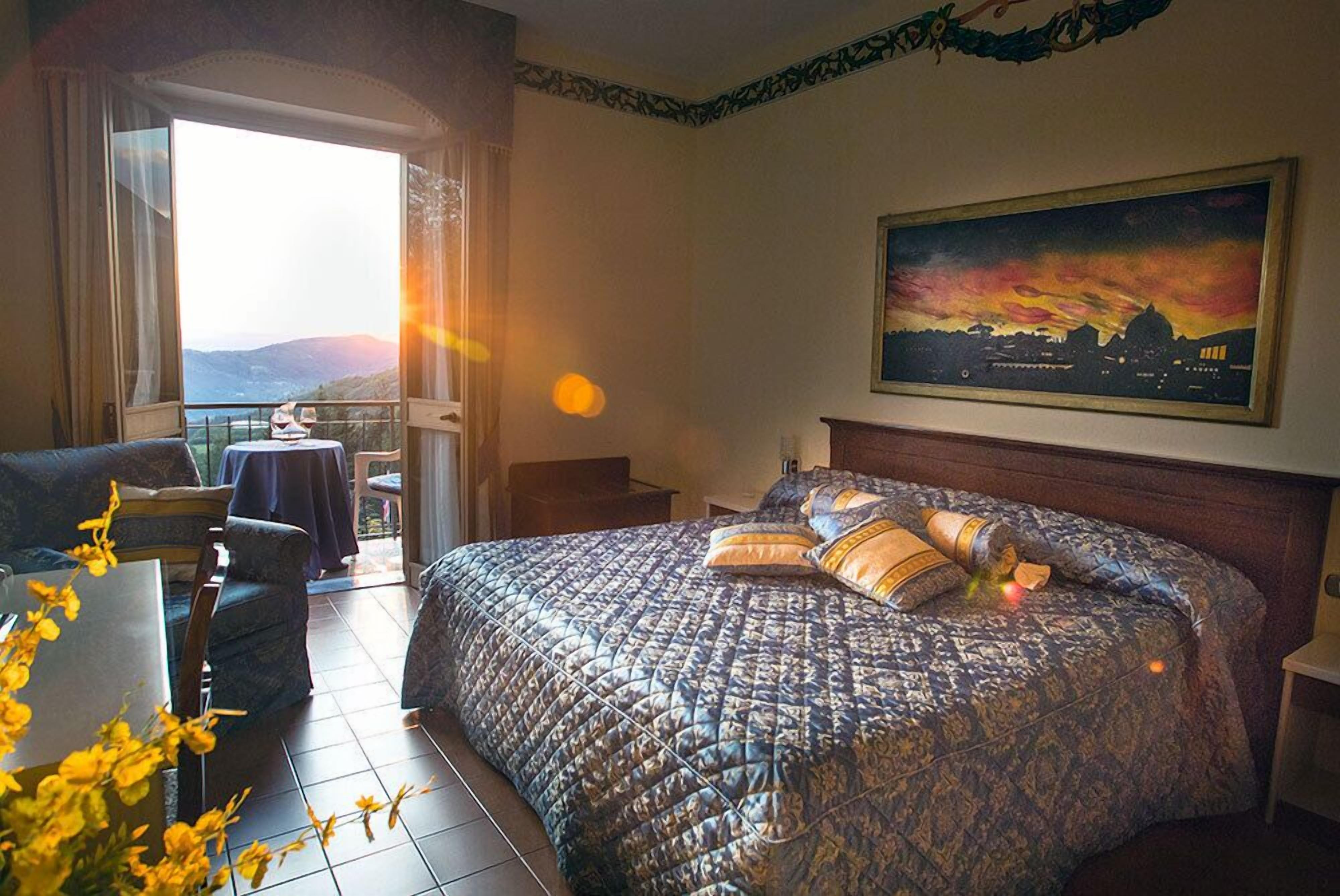 classic room | in-room safe, individually decorated, desk, laptop workspace