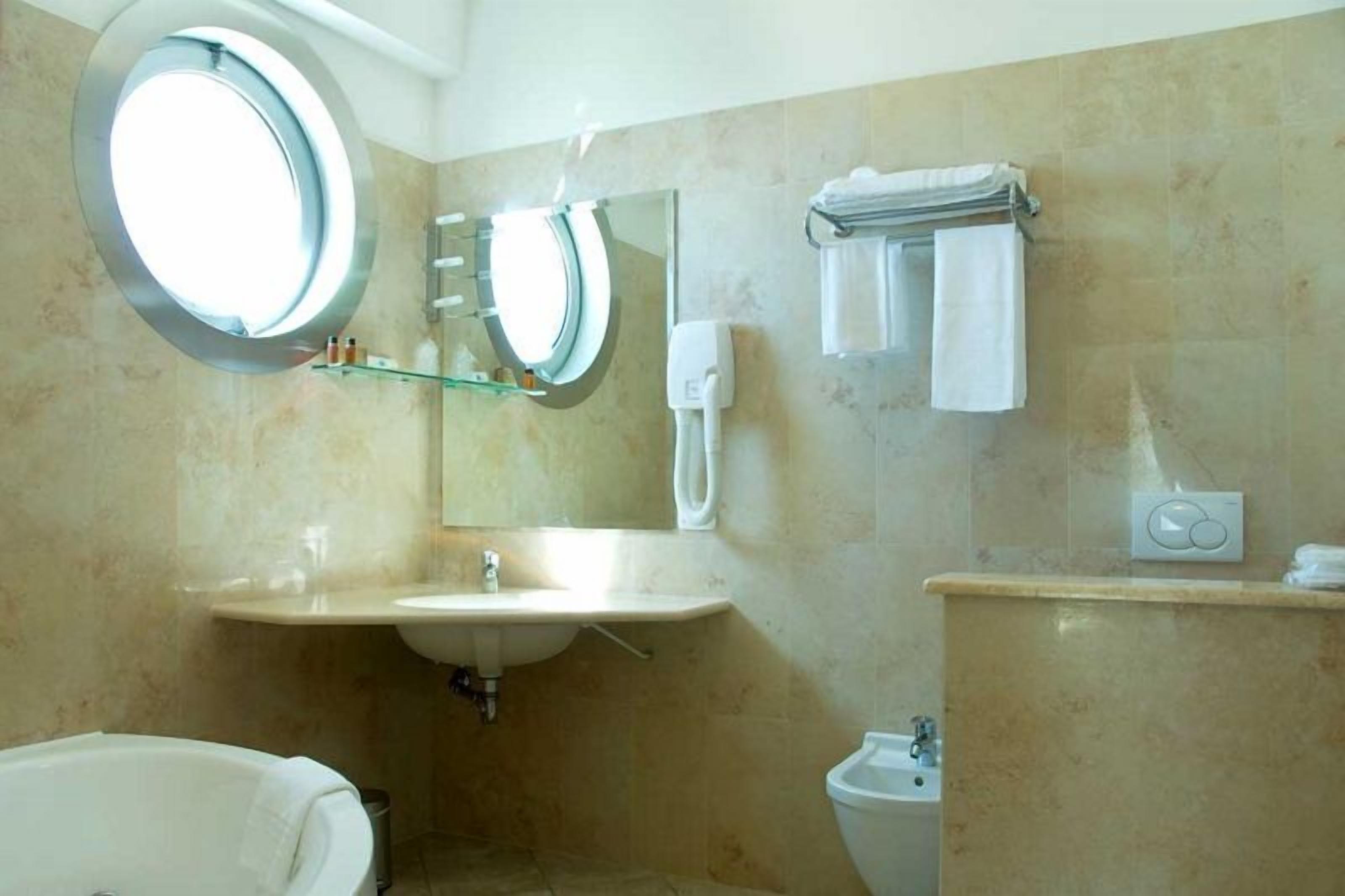 shower, free toiletries, hair dryer, bidet