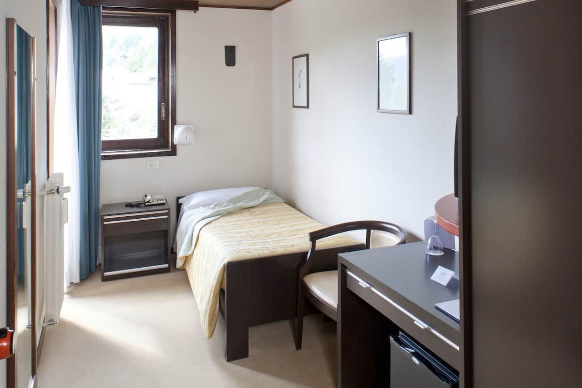 Single Room | In-room safe, desk, free cots/infant beds, free WiFi