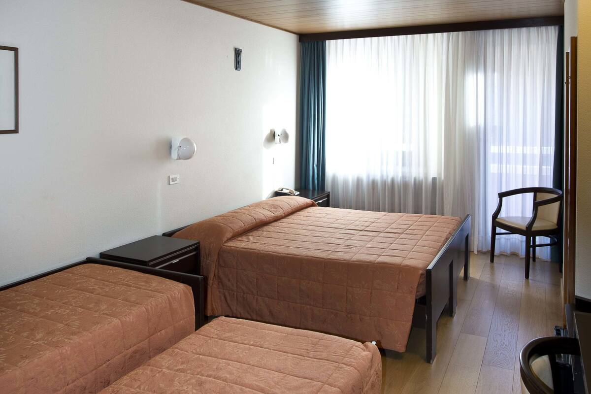 4 人部屋 1 ベッドルーム バルコニー マウンテンビュー | セーフティボックス (室内)、デスク、ベビーベッド (無料)、WiFi (無料)