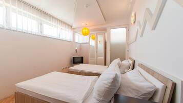 Minibar, in-room safe, free WiFi