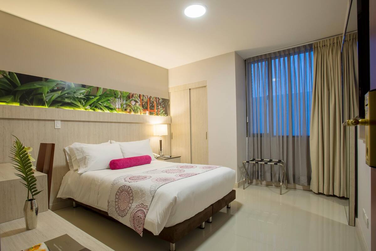 Premium bedding, pillowtop beds, in-room safe, desk