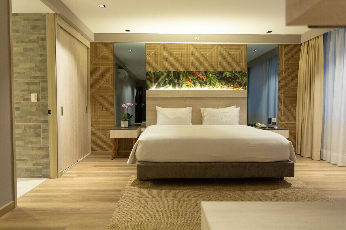 Premium bedding, pillowtop beds, in-room safe, desk