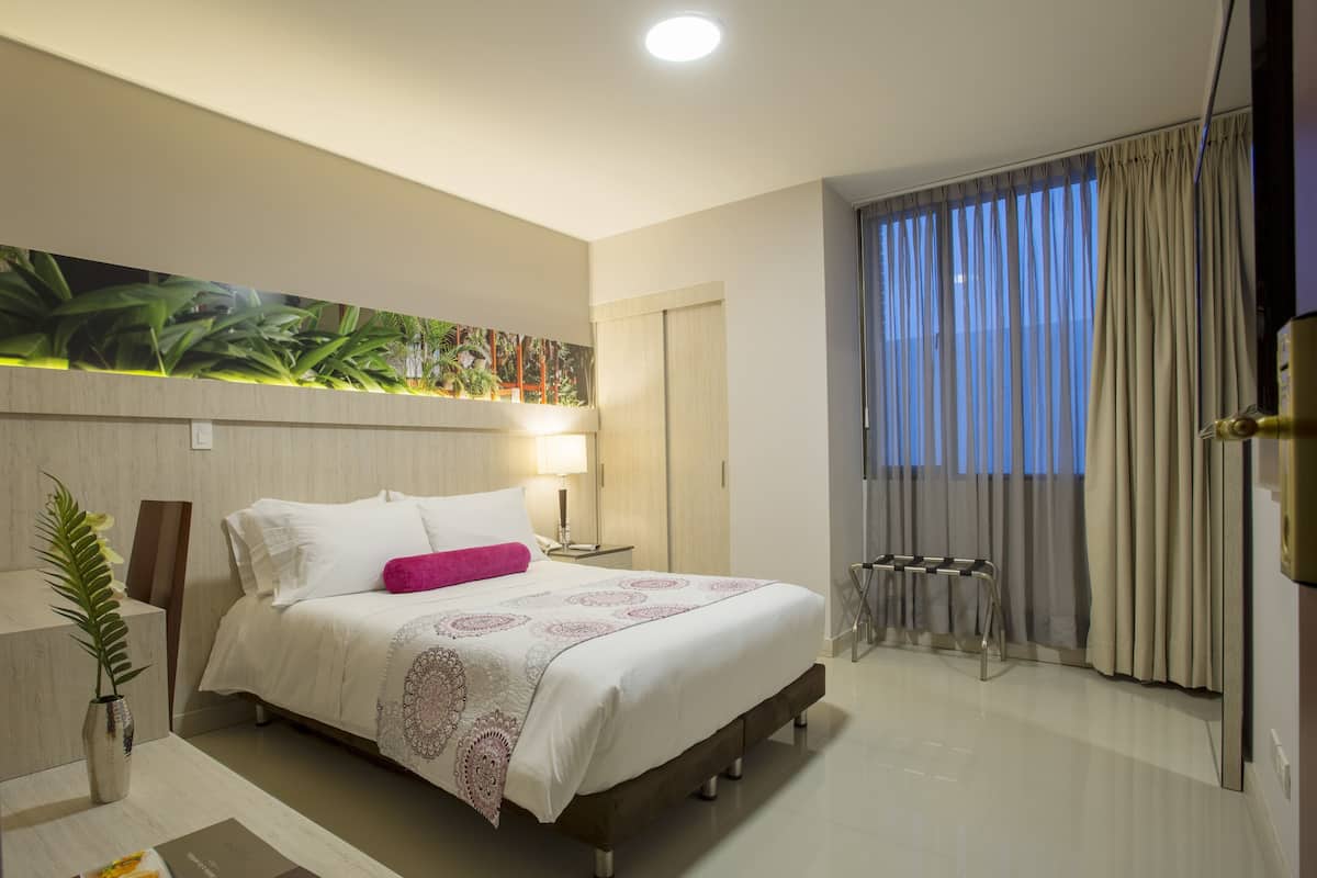 Double Room | 1 bedroom, premium bedding, pillowtop beds, in-room safe