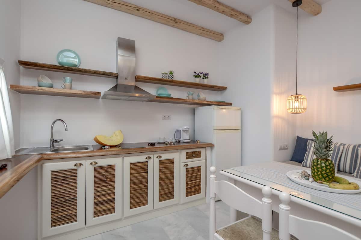 studio, pool view | private kitchen | fridge, stovetop