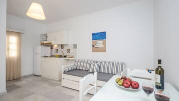 Superior Apartment | Pillow-top beds, in-room safe, desk, soundproofing