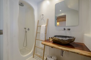 Deluxe Apartment | Bilik Mandi | Pancuran mandi, pengering rambut, tuala disediakan 