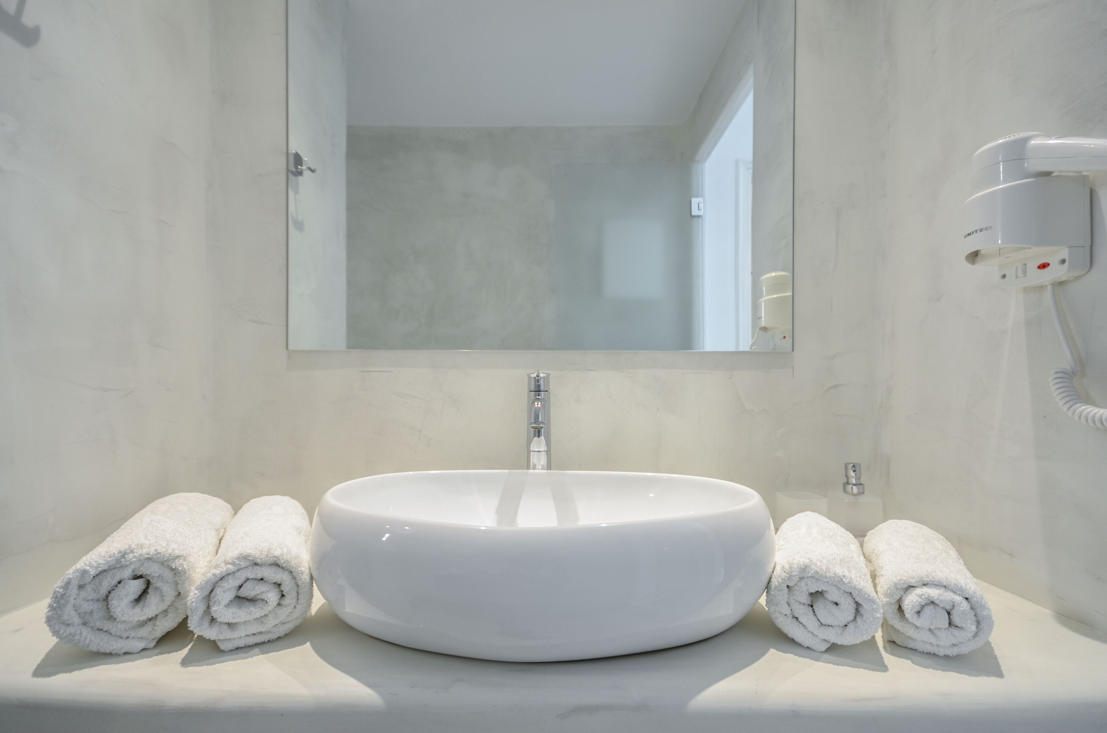 superior apartment | bathroom | shower, hair dryer, towels