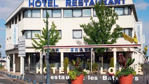 Exterior - Hotel de Loire (Trelaze)