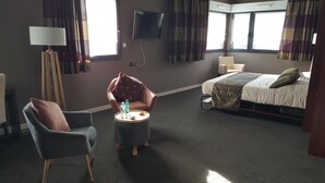 In-room safe, desk, soundproofing, free WiFi - Hotel de Loire (Trelaze)
