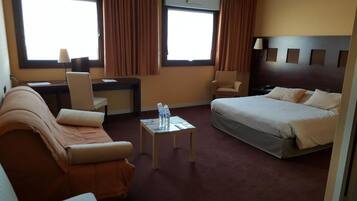 In-room safe, desk, soundproofing, free WiFi