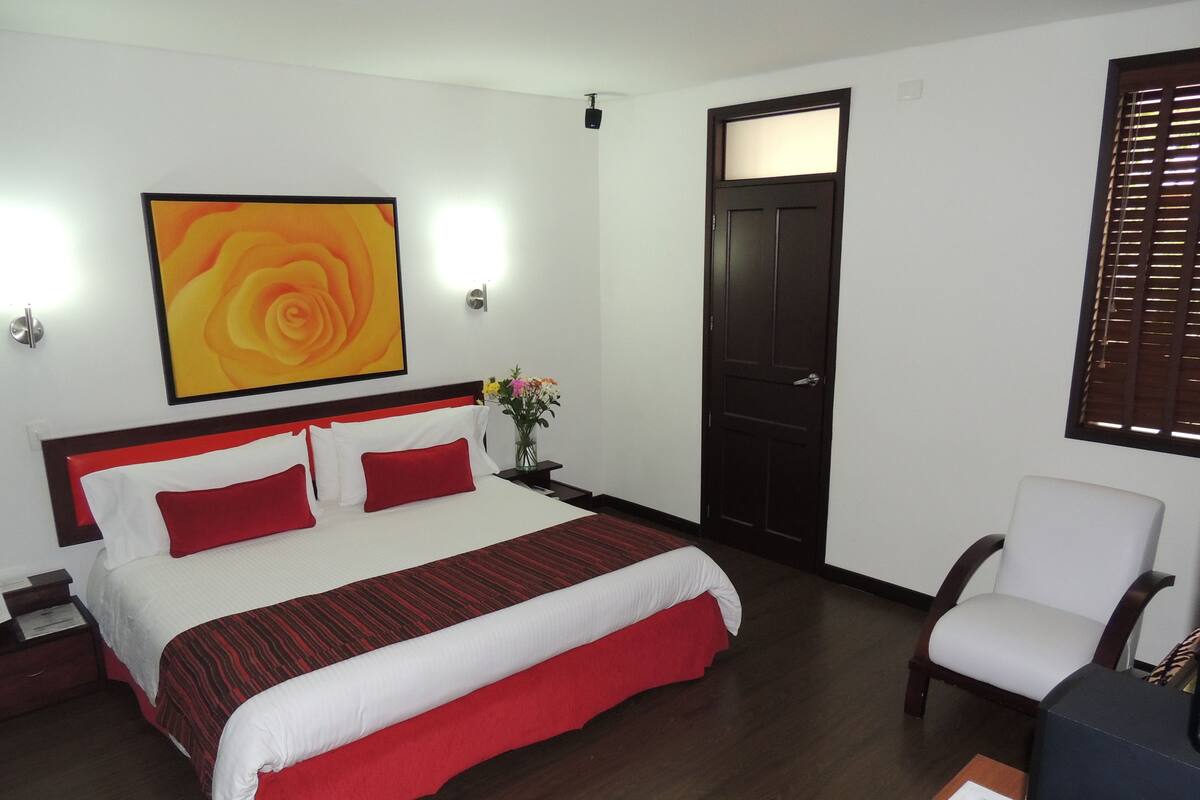 Deluxe Suite, 2 Bedrooms | Minibar, in-room safe, desk, rollaway beds