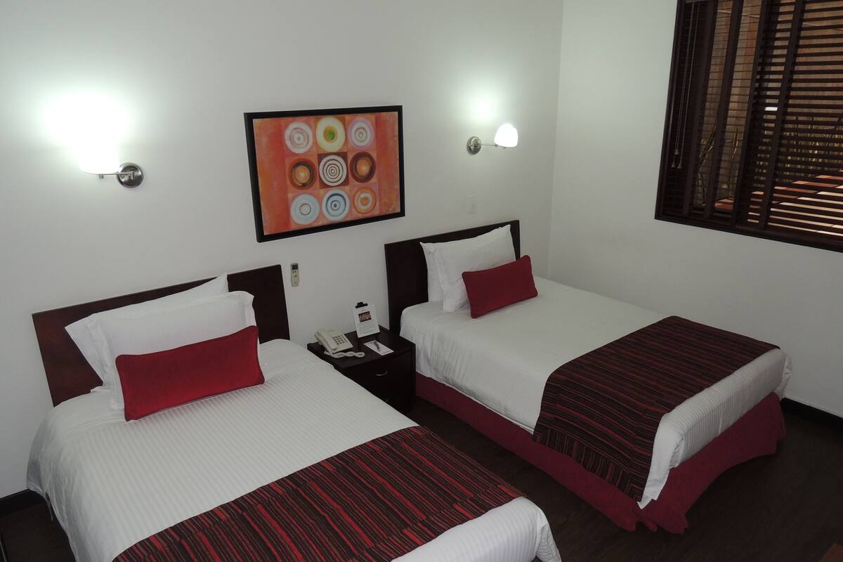 Deluxe Double Room, Multiple Beds | Minibar, in-room safe, desk, rollaway beds