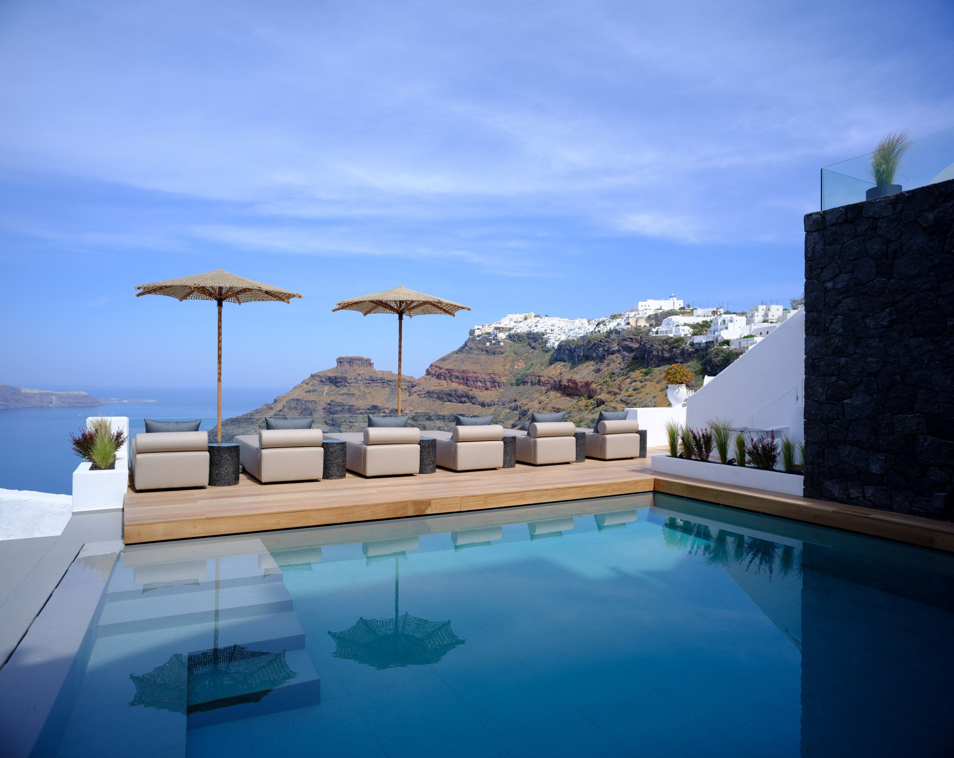 Seasonal outdoor pool, pool umbrellas, sun loungers