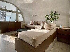 Juniorsvit | Vardagsrum | 43-tums smart-tv med satellitkanaler