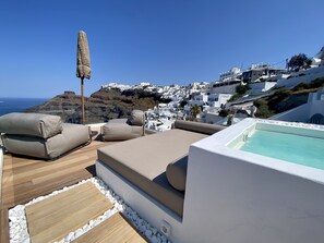 Svit Deluxe - 2 sovrum | Vardagsrum | 43-tums smart-tv med satellitkanaler