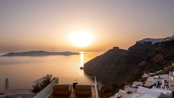 Deluxe Suite, 2 Bedrooms | Terrace/patio