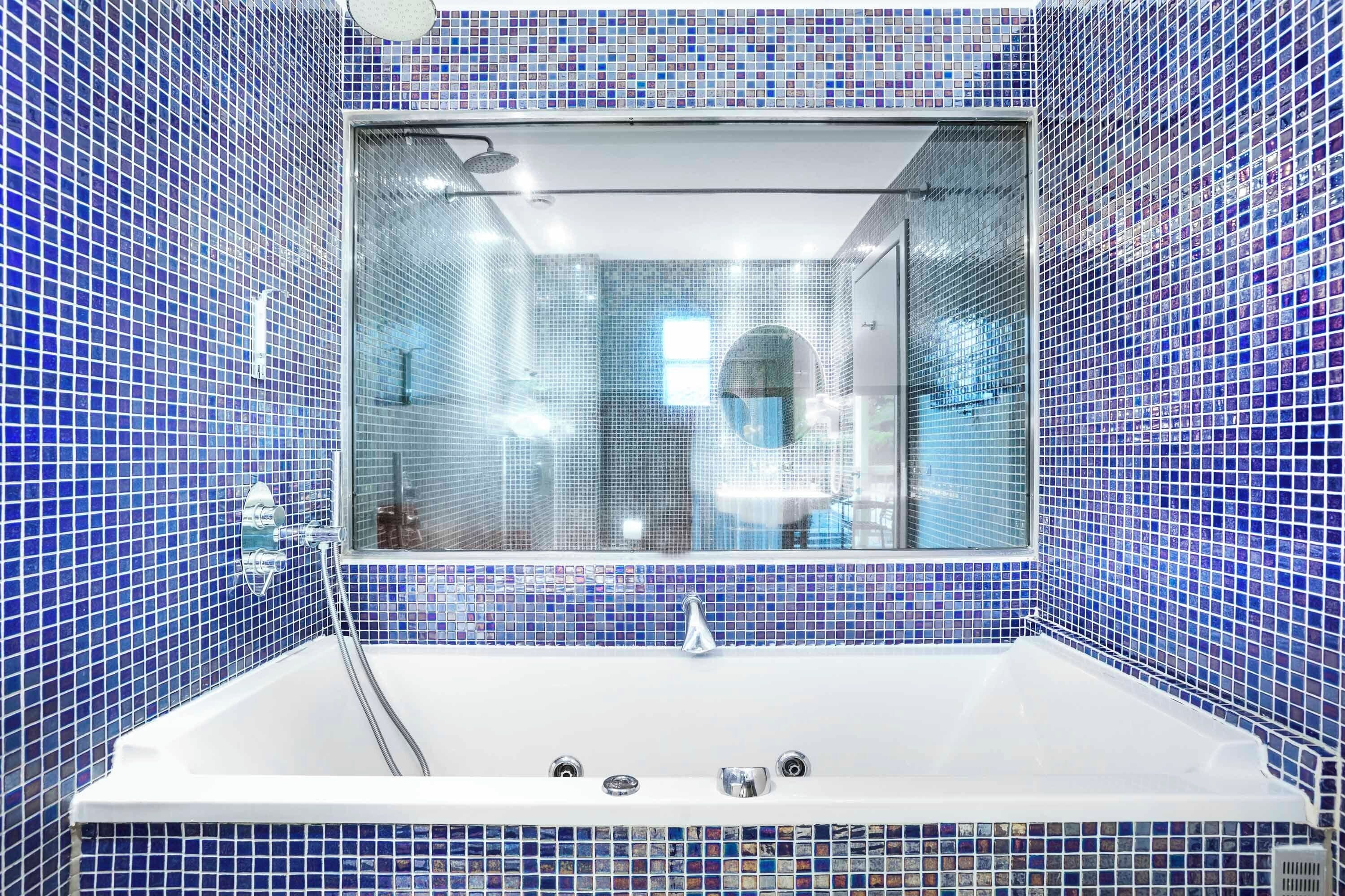 family suite | bathroom | free toiletries, hair dryer