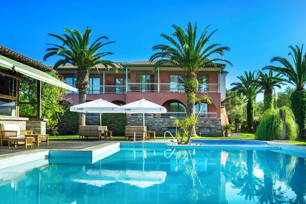 2 outdoor pools, pool umbrellas, sun loungers