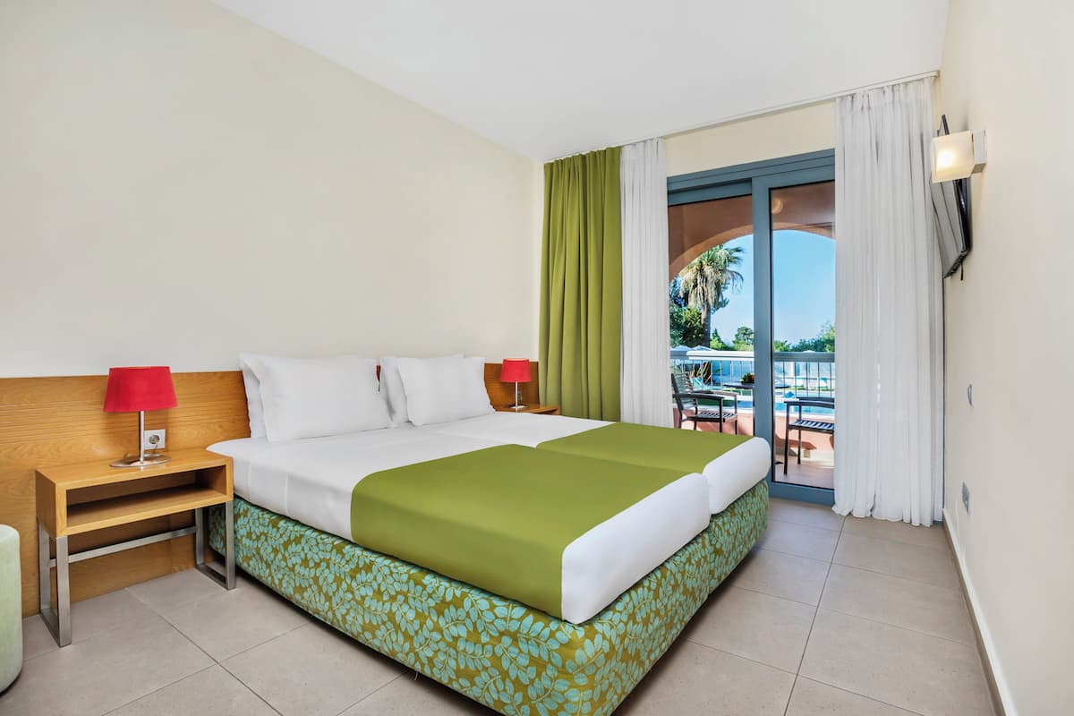 Superior Twin Room | Hypo-allergenic bedding, minibar, blackout drapes, soundproofing