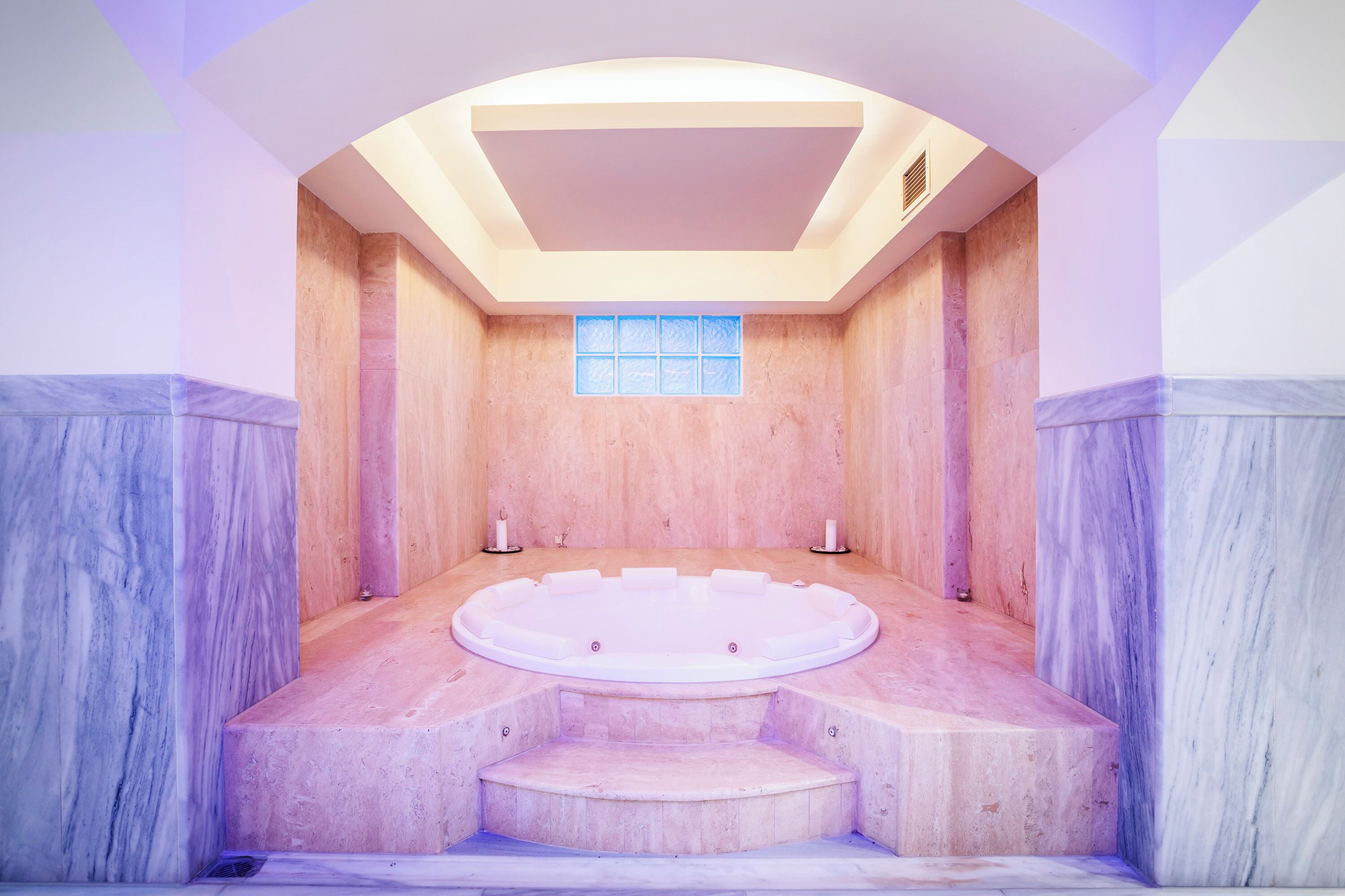sauna, hot tub, turkish bath/hammam, aromatherapy, swedish massages