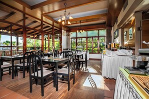 Free daily buffet breakfast