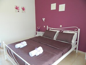 Zimmersafe, Schreibtisch, kostenlose Babybetten, kostenloses WLAN