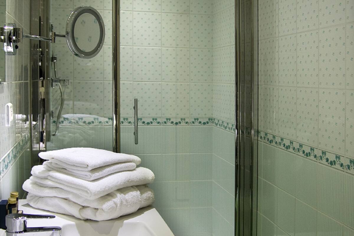 standard twin room, 1 double or 2 single beds | bathroom | eco-friendly toiletries, hair dryer, towels