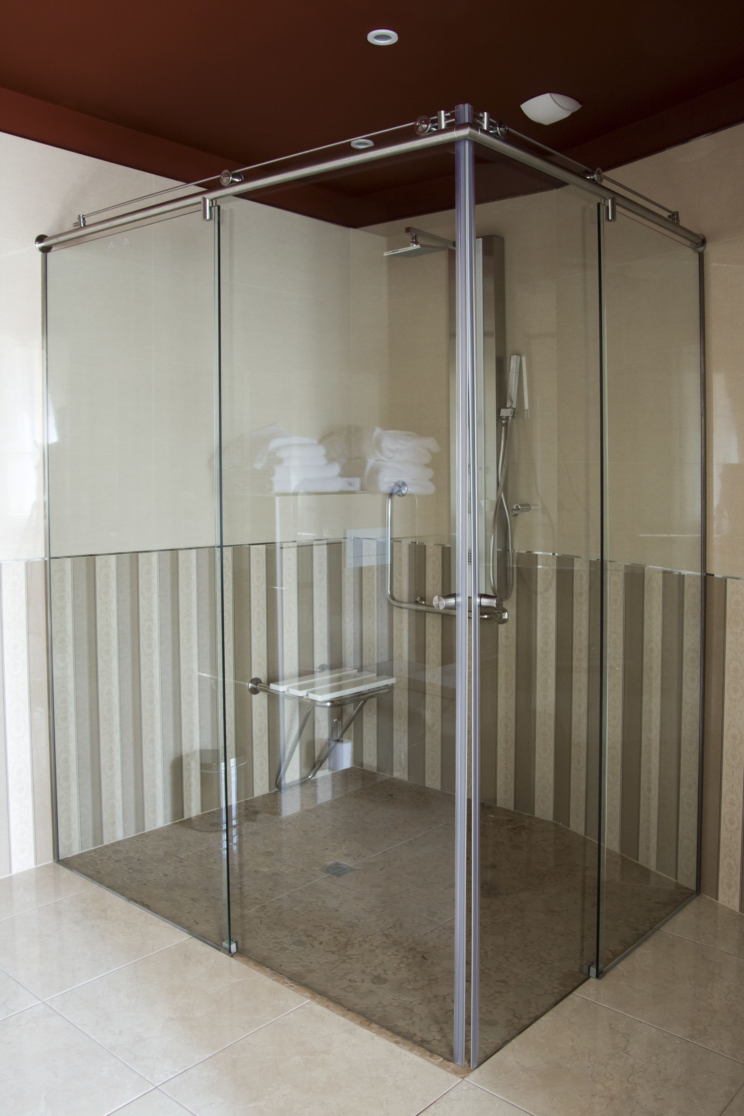 standard twin room, 1 double or 2 single beds | bathroom shower