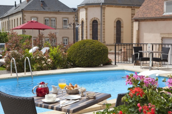 Seasonal outdoor pool, pool umbrellas, sun loungers