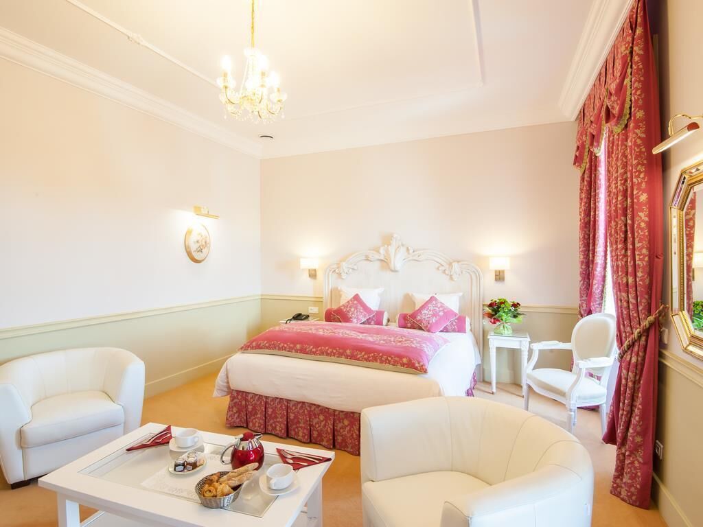 Privilege, Suite, 1 cama matrimonial | Minibar, caja de seguridad en la habitación y decoración personalizada 