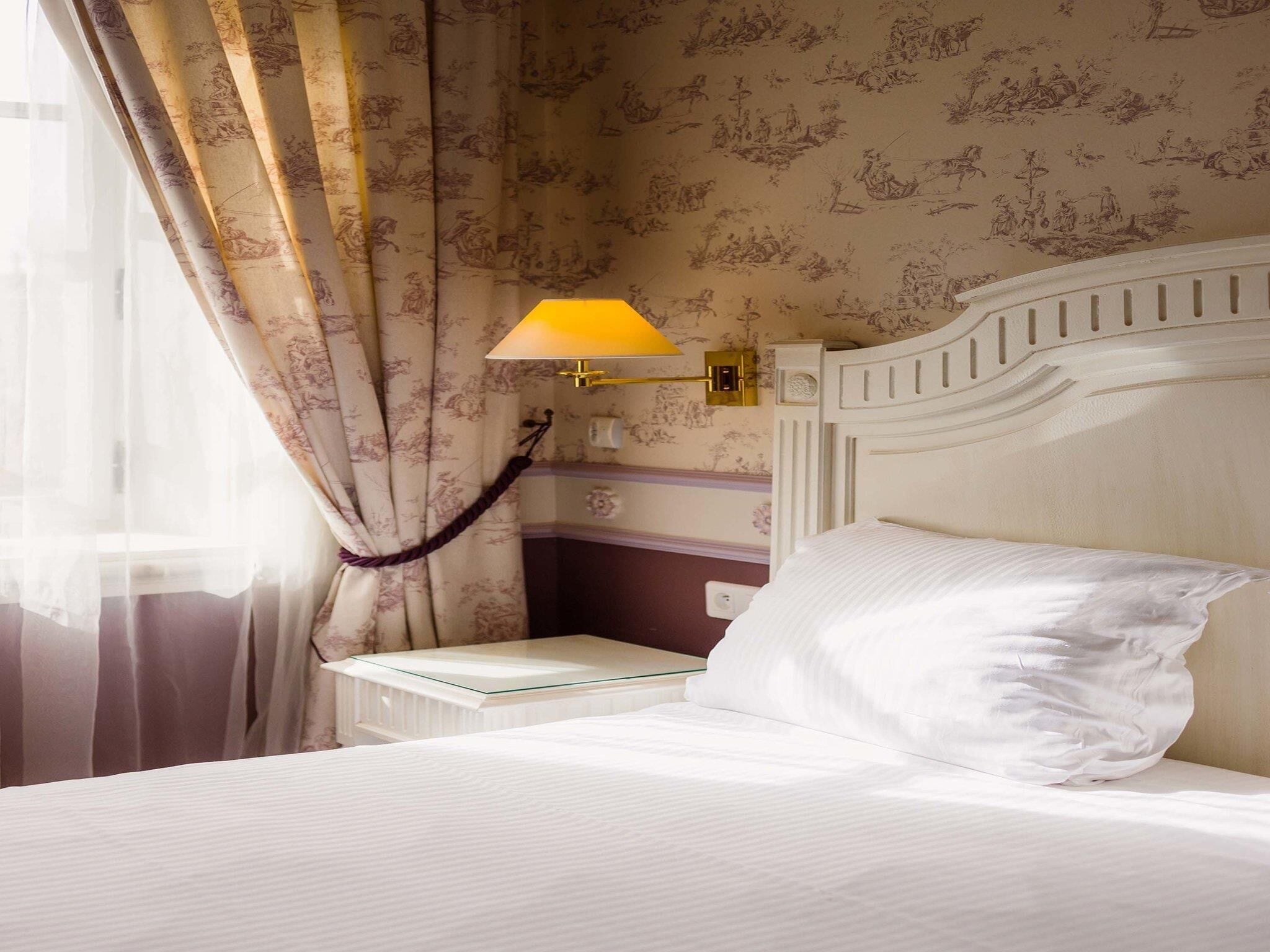 Standard Twin Room, 1 Double or 2 Twin Beds | Minibar, in-room safe, individually decorated, individually furnished