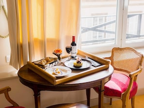 Minibar, in-room safe, individually decorated, individually furnished