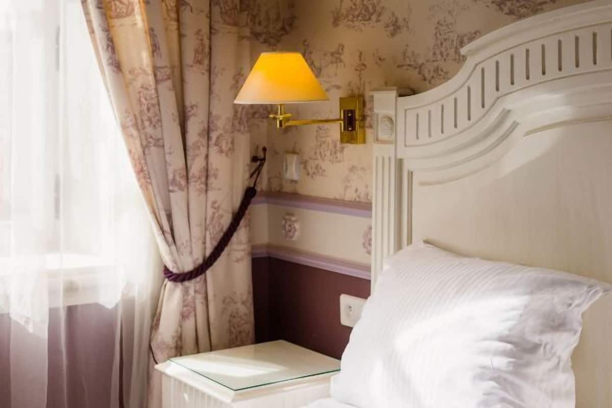 Minibar, in-room safe, individually decorated, individually furnished