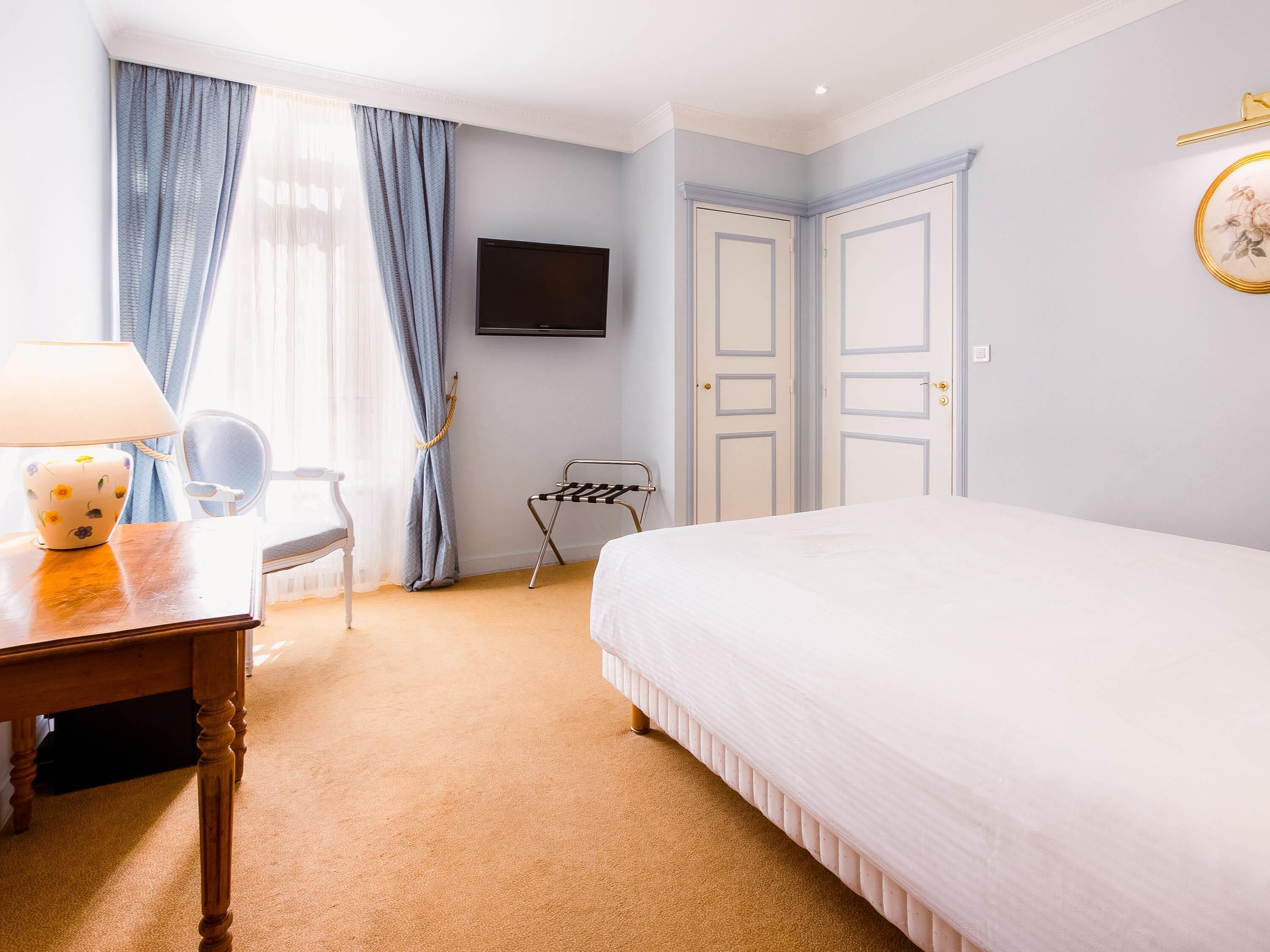 standard twin room, 1 double or 2 single beds | minibar, in-room safe, individually decorated, individually furnished