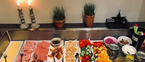 Free daily buffet breakfast