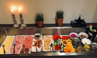 包含每日自助早餐