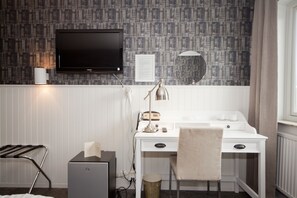 Standard-Doppelzimmer | Wohnbereich | Fernseher