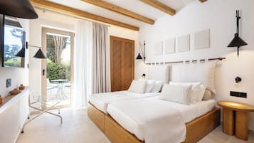 Studio | Premium bedding, in-room safe, soundproofing