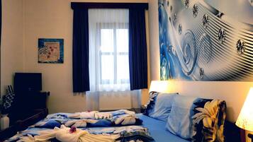 Double Room | Desk, blackout drapes, free WiFi, bed sheets