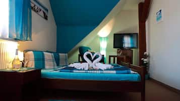 Escritorio, cortinas blackout, wifi gratis y ropa de cama