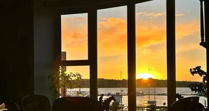 Lakeside Manor Hotel