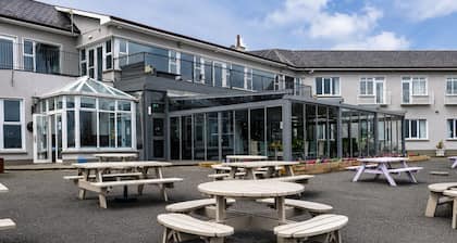 Lakeside Manor Hotel